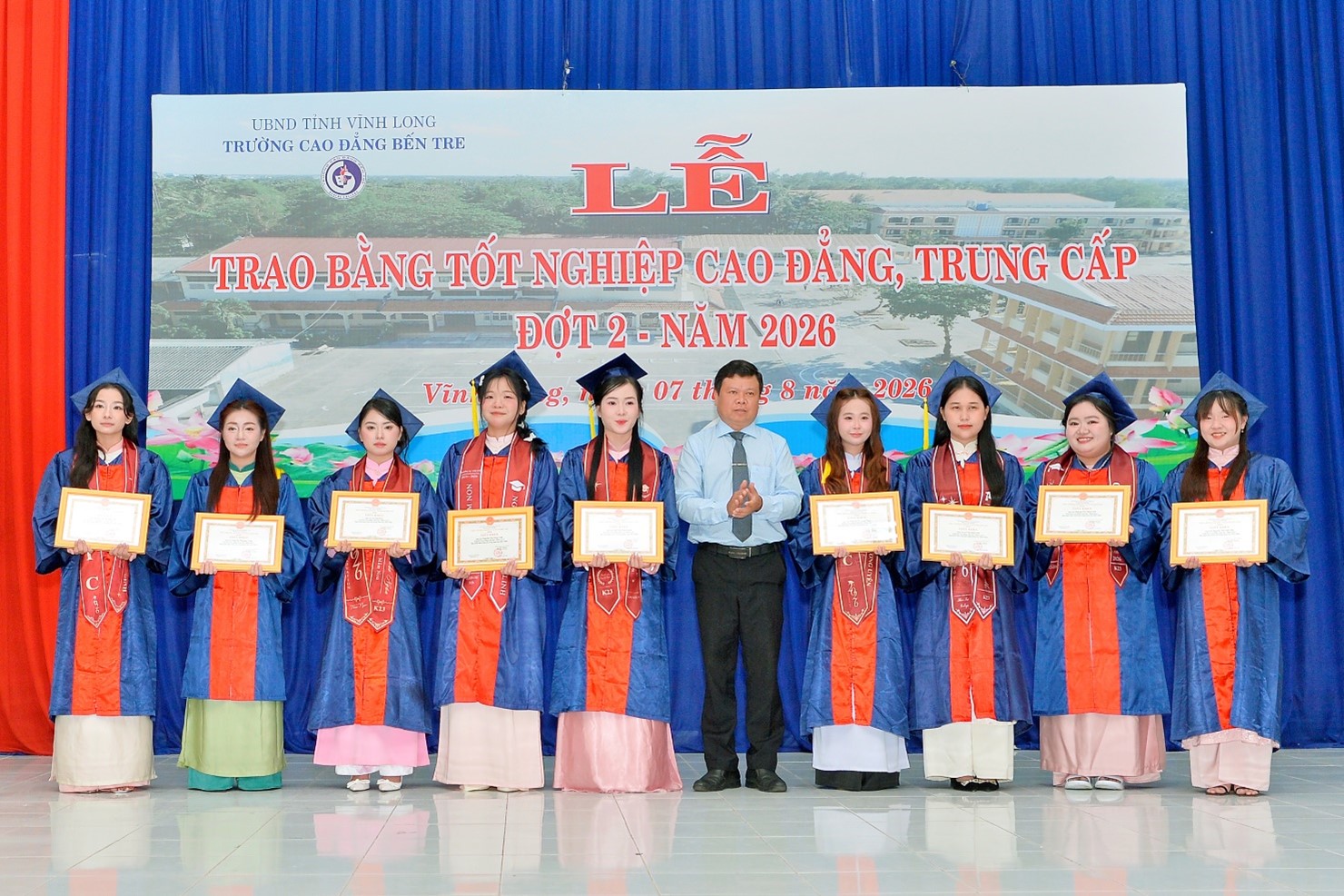 truong-cdbt-to-chuc-le-trao-bang-tot-nghiep-dot-2-2026-4