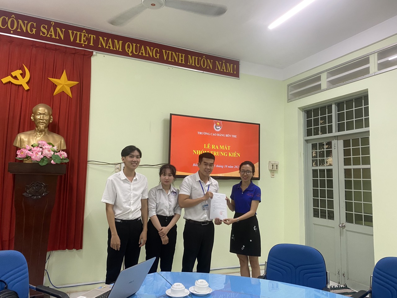 ra-mat-nhom-trung-kien-12-10-2023-1