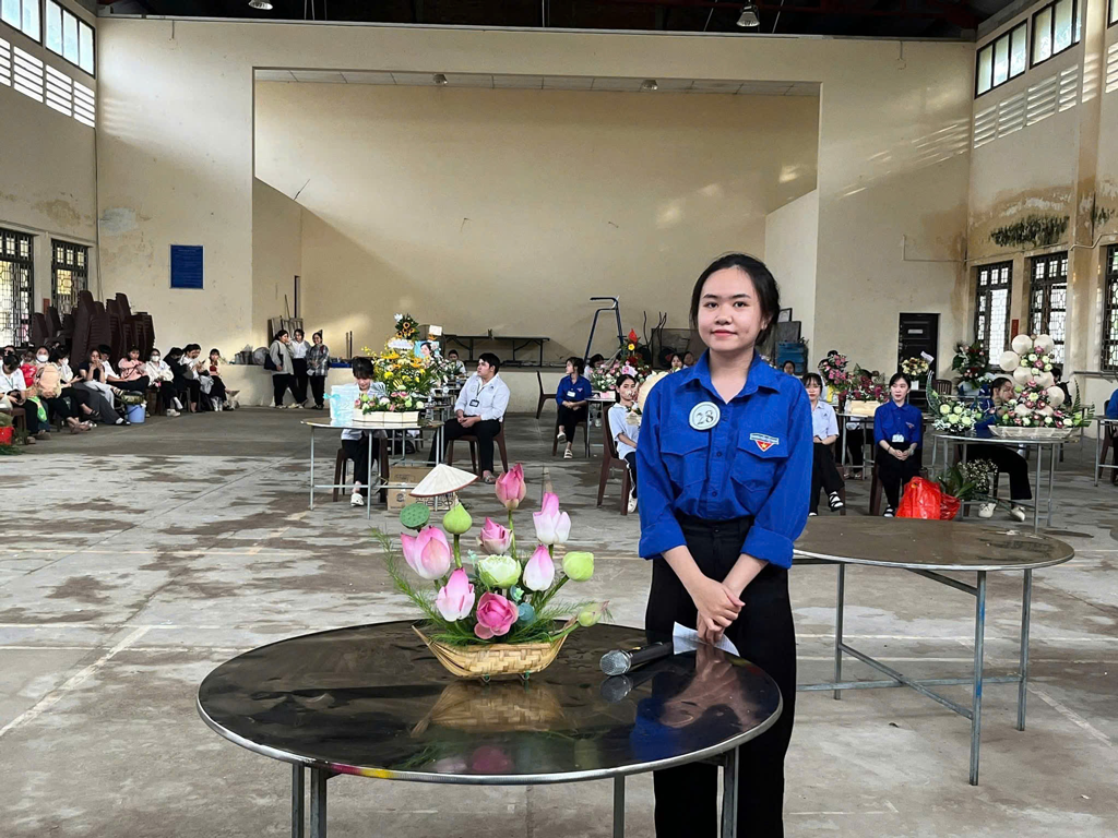 hoi-thi-cam-hoa-chao-mung-20-11-2025-3