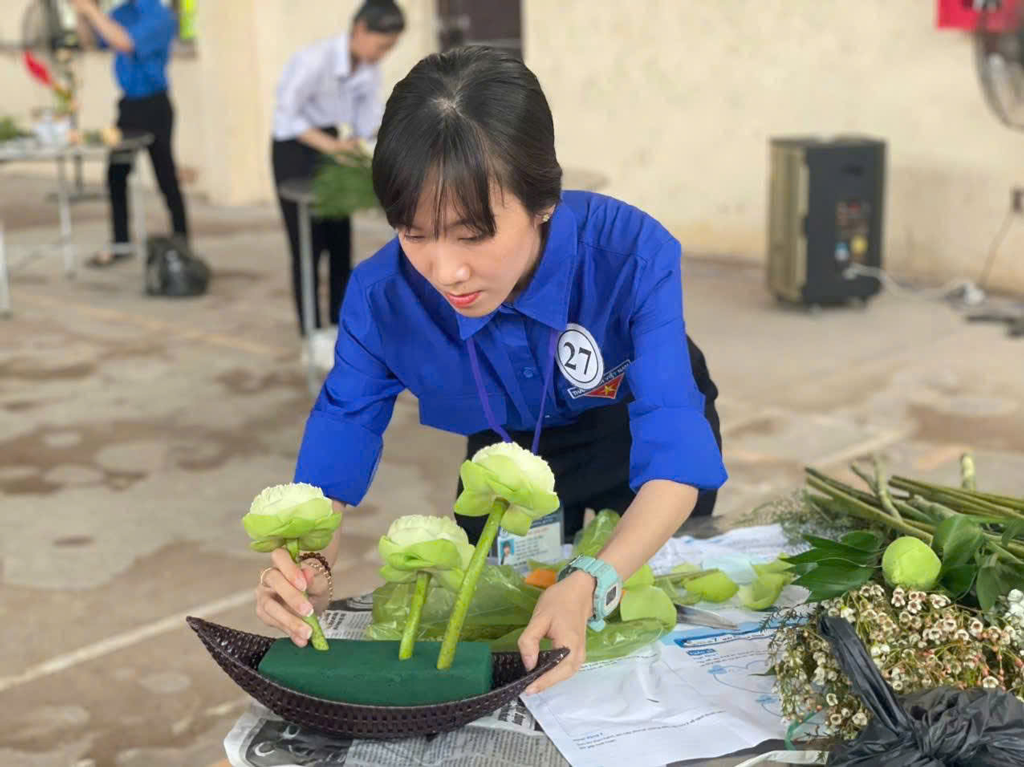 hoi-thi-cam-hoa-chao-mung-20-11-2025-5