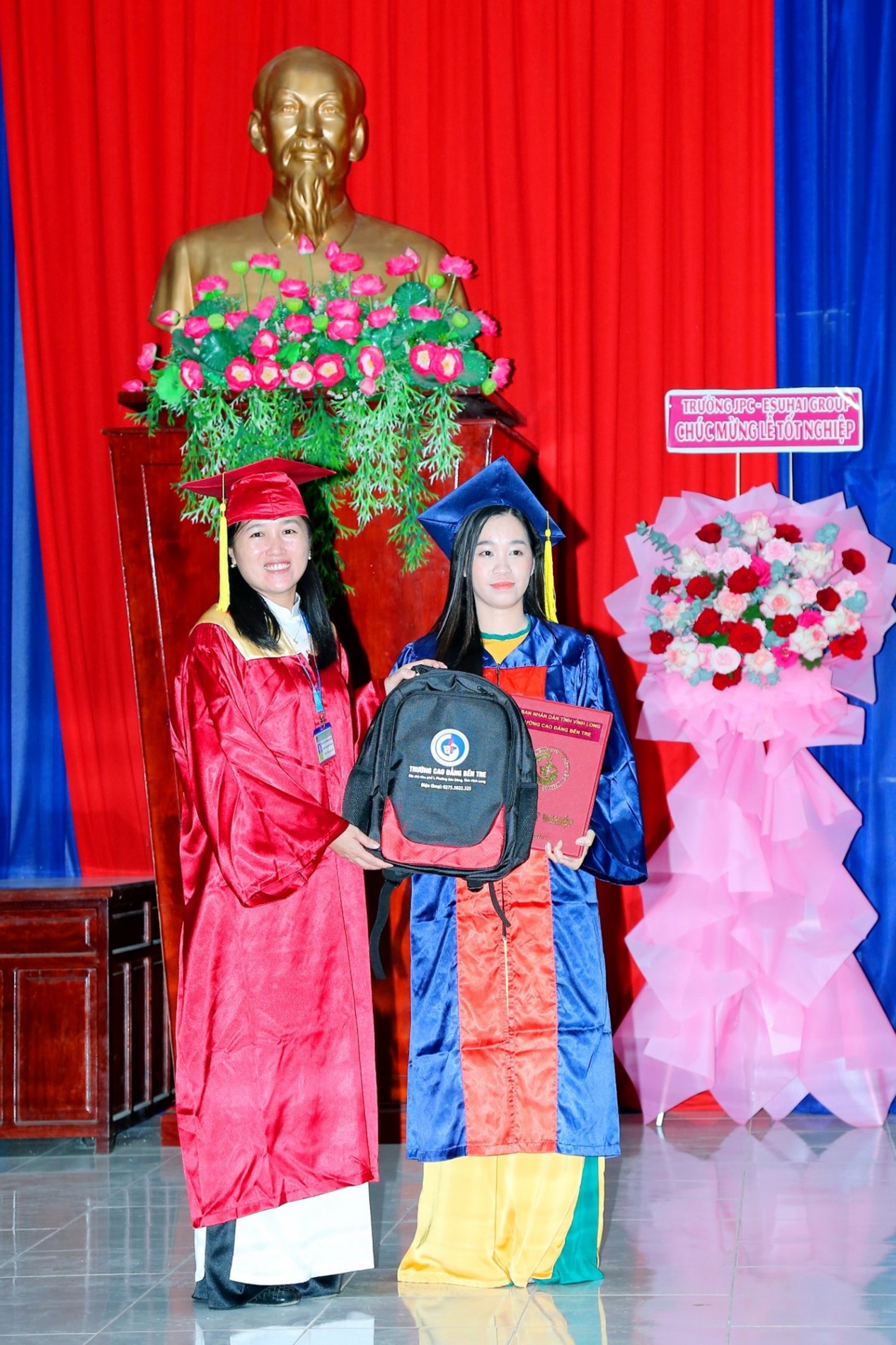 truong-cdbt-trao-bang-tot-nghiep-dot-1-2026-7